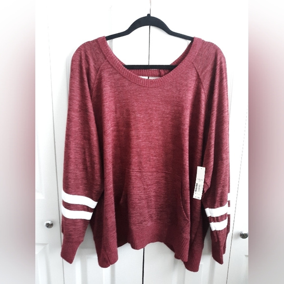 Maroon sweater with cut-out in back, NWT - Picture 3 of 13